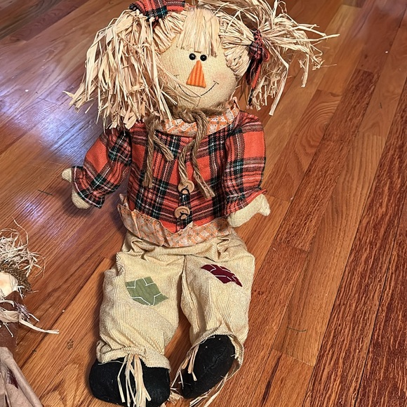 Scarecrow fall welcome arrangement - Picture 6 of 7